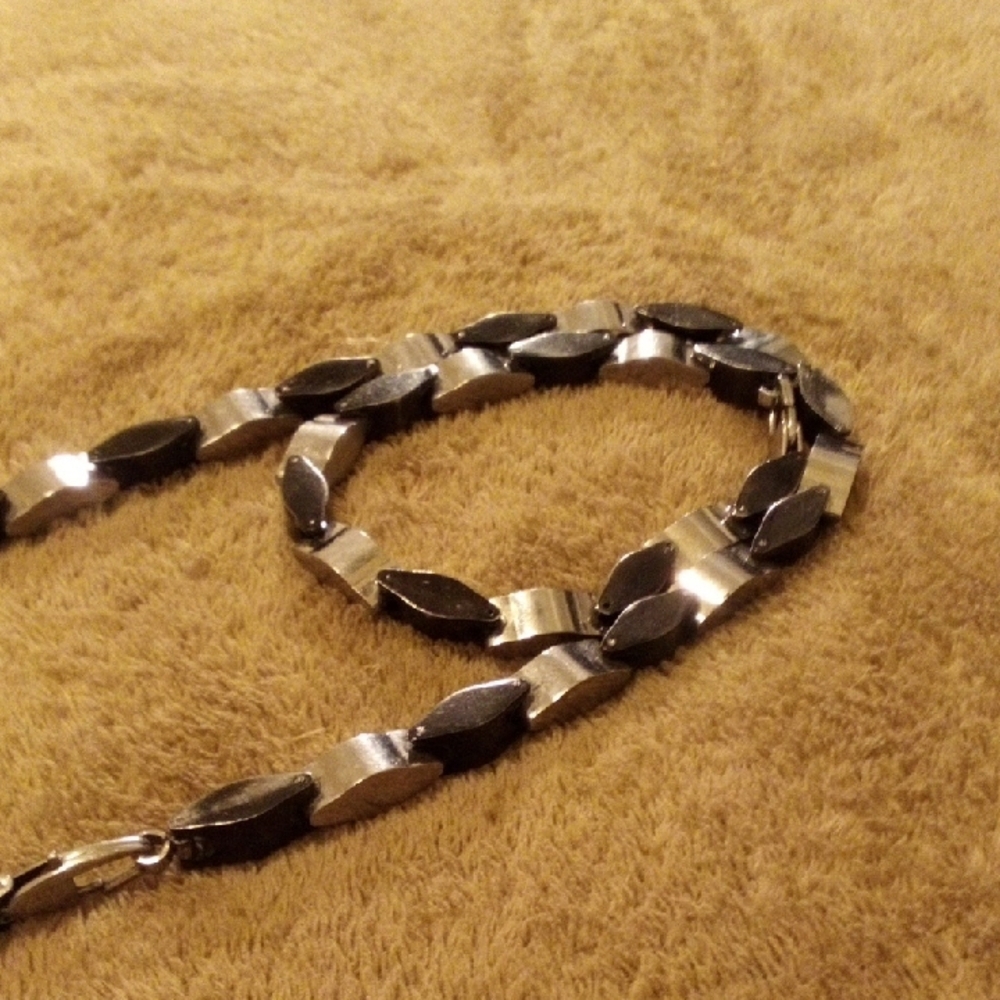 Chic Women's Black and Silver Necklace - Picture 3 of 7